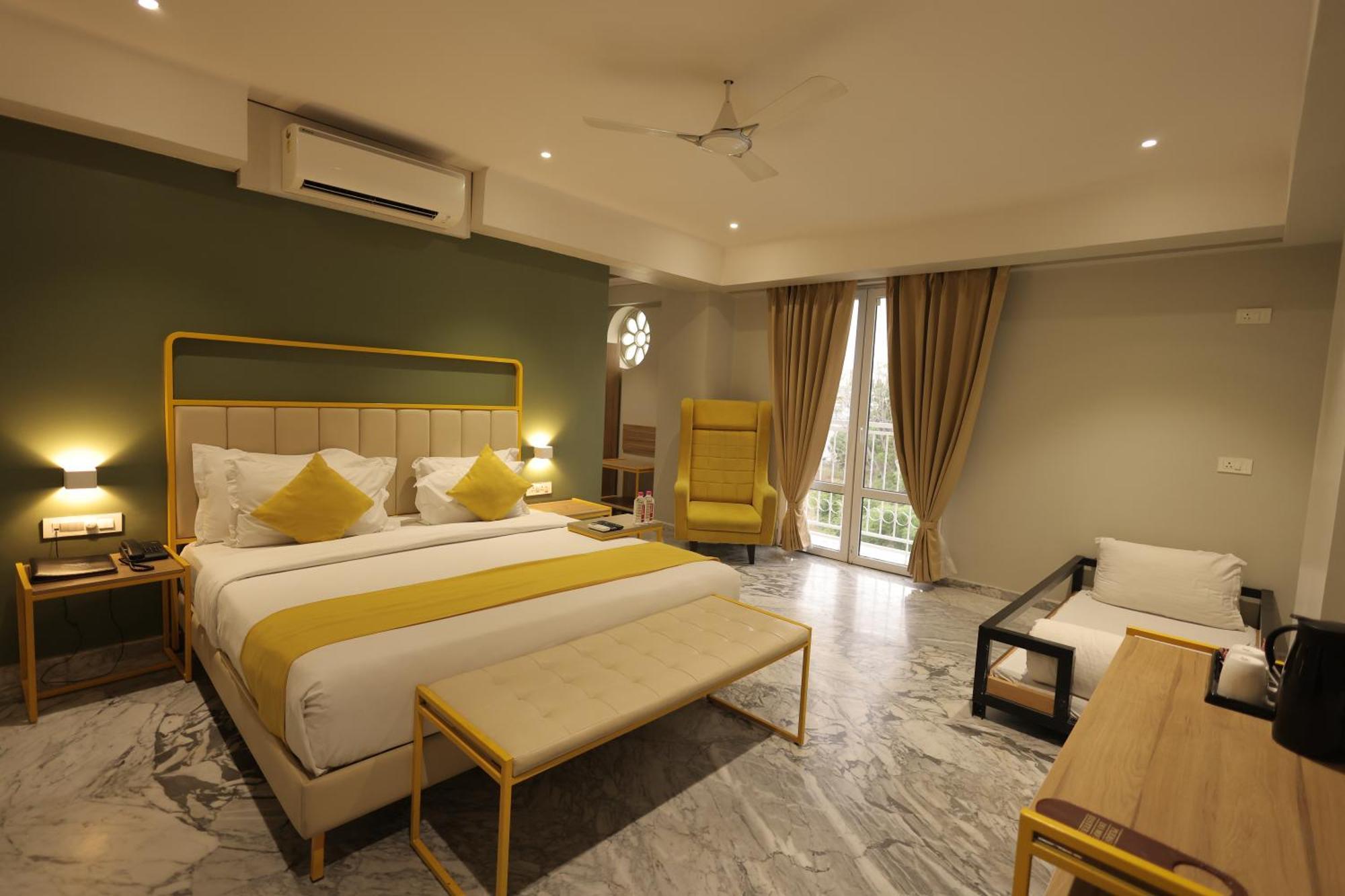 Phoenix - Unmatched Comfort Udaipur Dış mekan fotoğraf