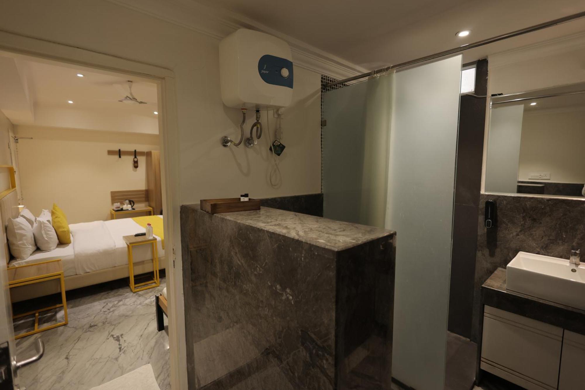 Phoenix - Unmatched Comfort Udaipur Dış mekan fotoğraf